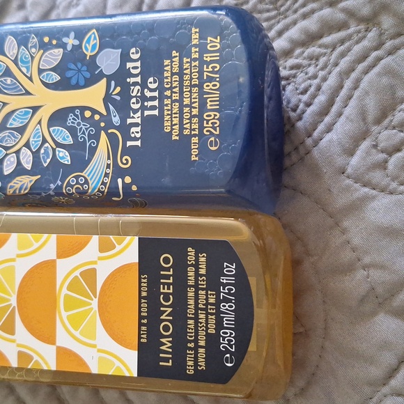 Bath & Body Works foaming Hand Soap x 2. Never opened! - Picture 3 of 3